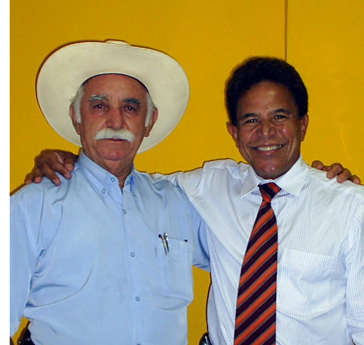 Jos Dilson e Octaviano Ribeiro, prefeito de Suzanpolis<a style='float:right;color:#ccc' href='https://www3.al.sp.gov.br/repositorio/noticia/03-2008/JOSE DILSON PREF Octaviano Ribeiro de Suzan polis.jpg' target=_blank><i class='bi bi-zoom-in'></i> Clique para ver a imagem </a>